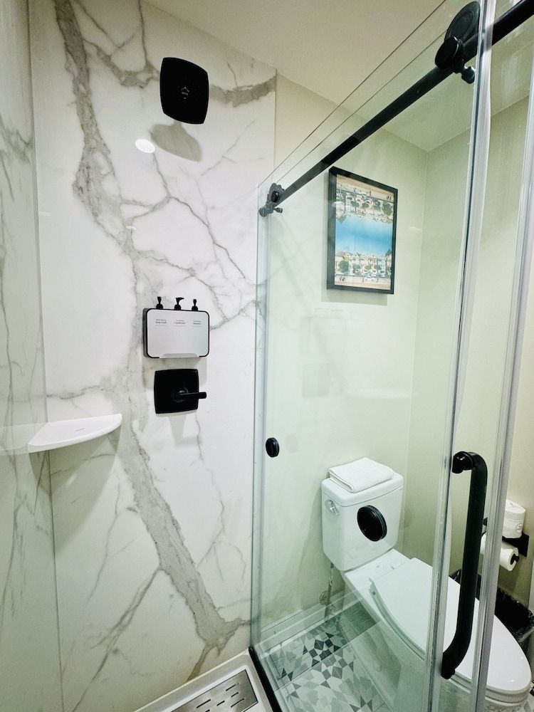 La Casa Inn Deluxe Room, 1 King Bed 24