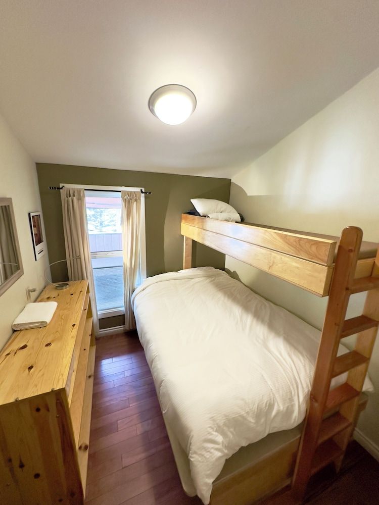 Private Queen Room