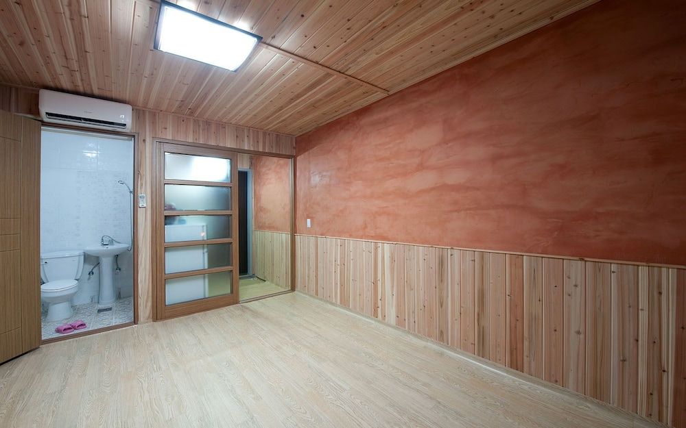 Sunrise Yeodaji Pension Traditional Room (Ondol) 2
