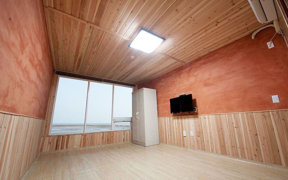 Sunrise Yeodaji Pension Traditional Room (Ondol) 5