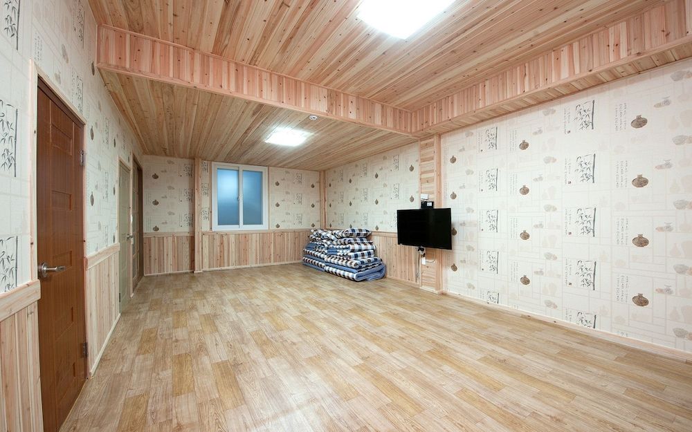 Sunrise Yeodaji Pension Room (Group) 5