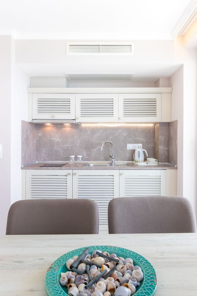Suite, Sea View