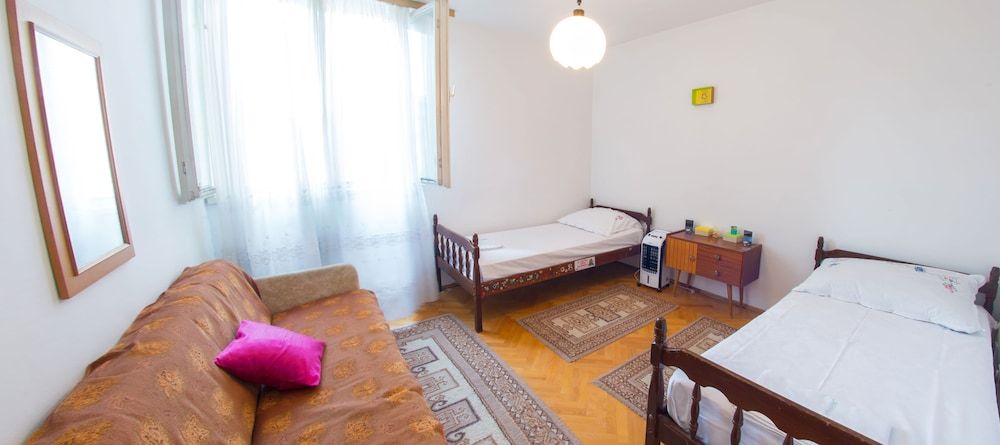 Apartment (Split Level)