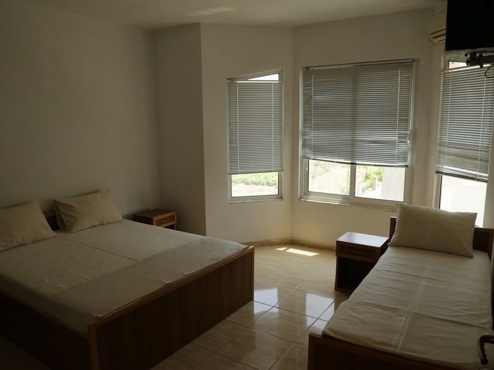 Classic Triple Room, Garden View