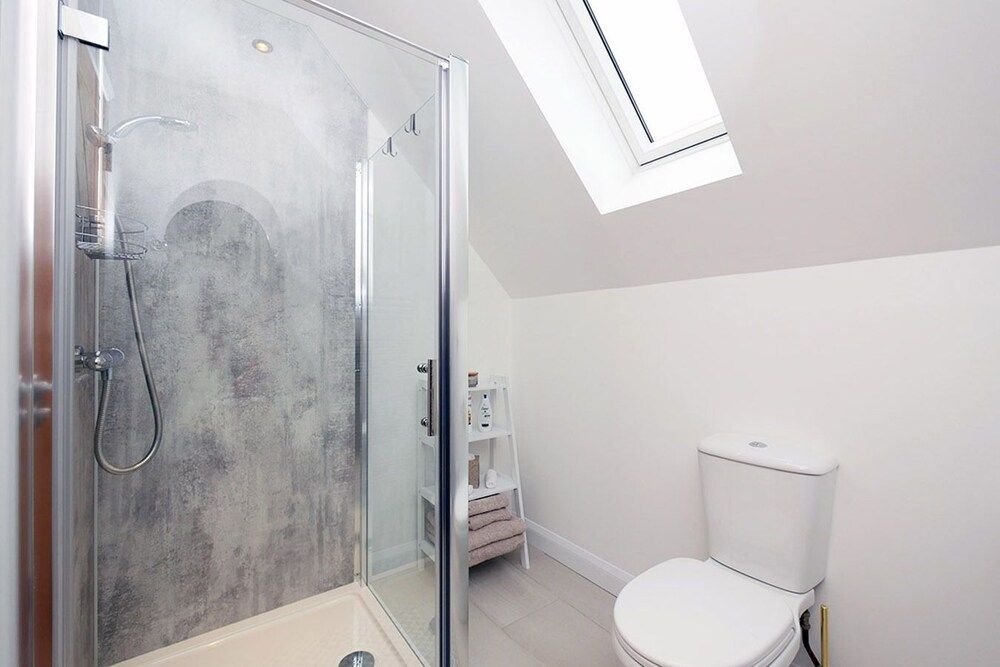 Pinewood Cottage Double Room, Ensuite (Skye Room) 8