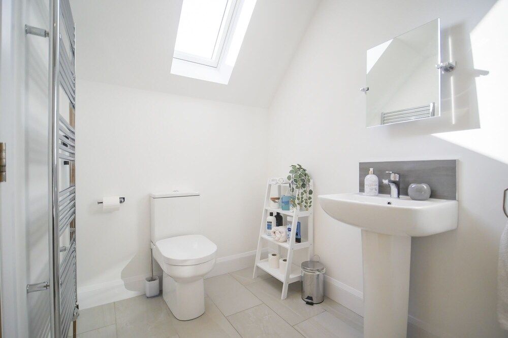 Pinewood Cottage Double Room, Ensuite (Highlands Room) 8