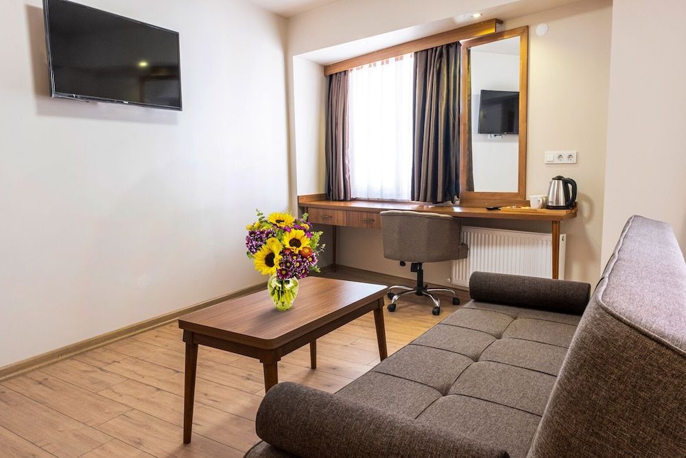 Madeen City Hotel Deluxe Room 5