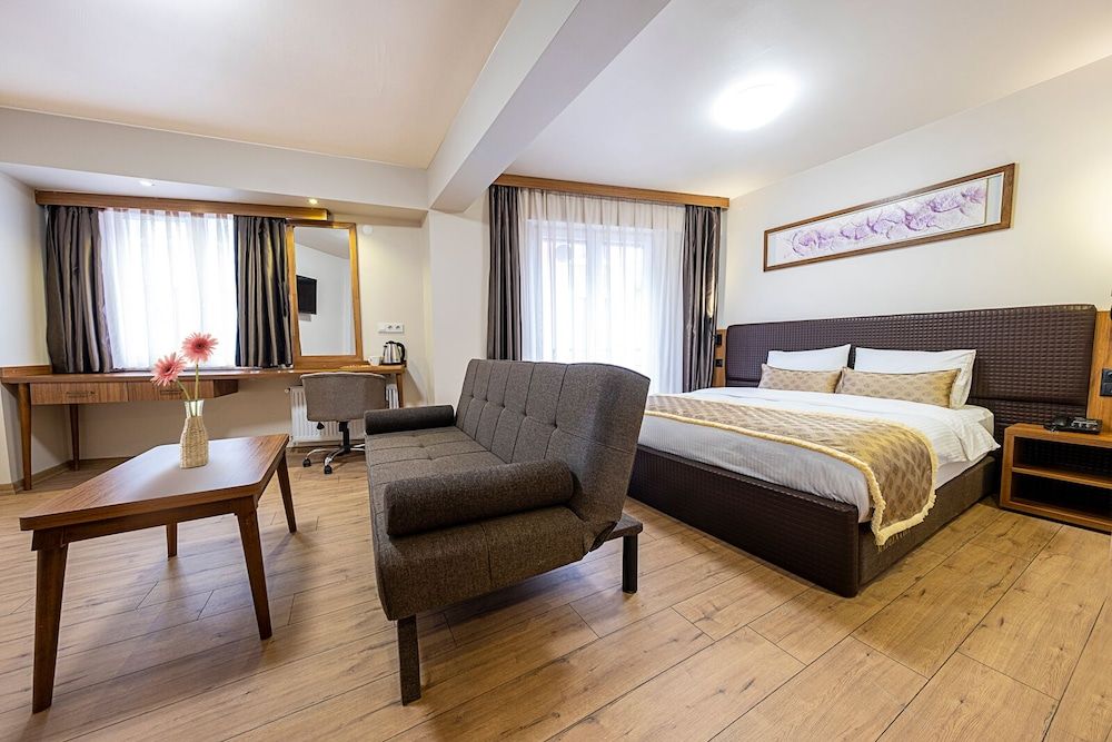 Madeen City Hotel Deluxe Room 2