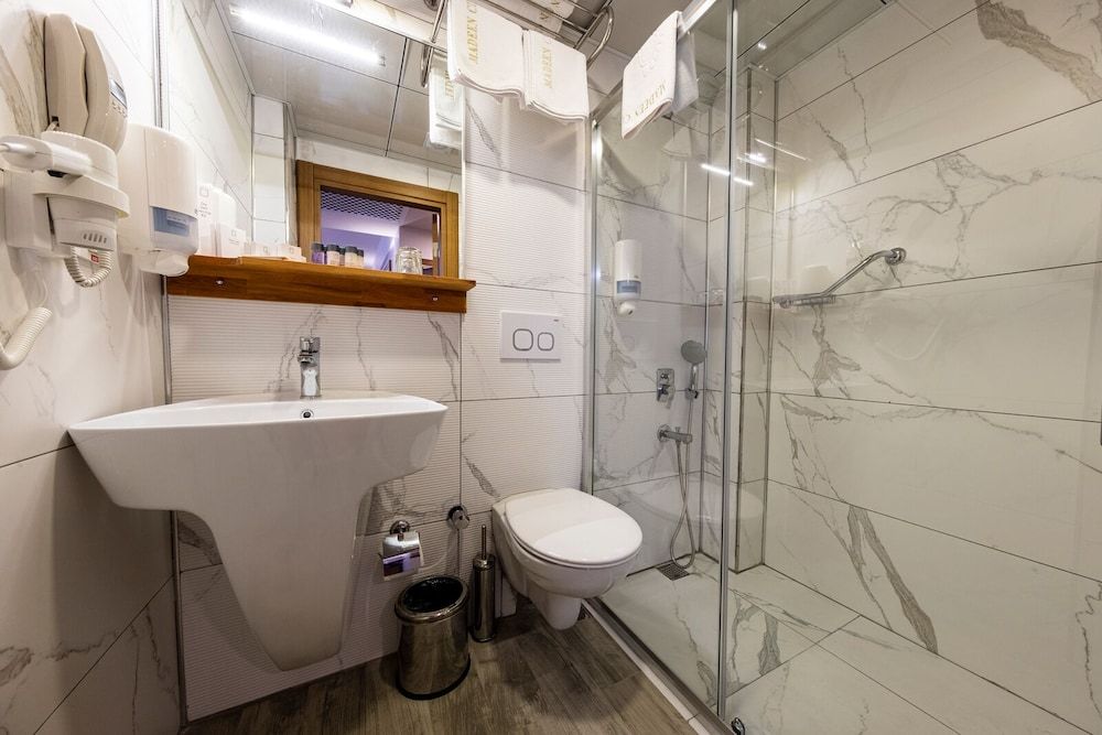 Madeen City Hotel Standard Room 5