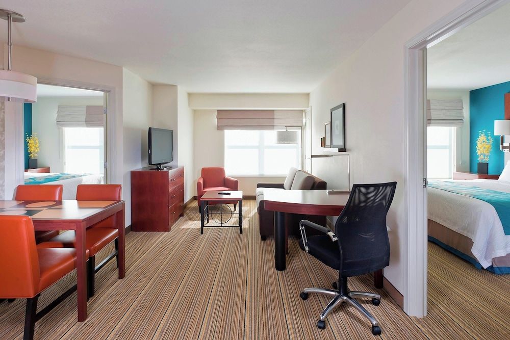 Suite, 2 Bedrooms (Mobility/Hearing Access, Transf Shwr)