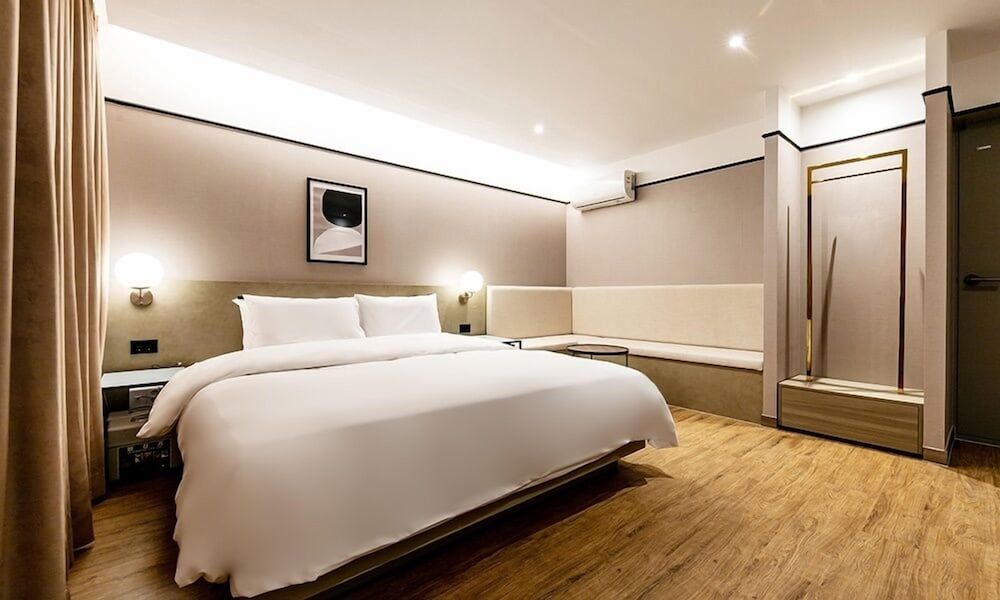 Hotel YaJa Masan Odong Deluxe Room 3