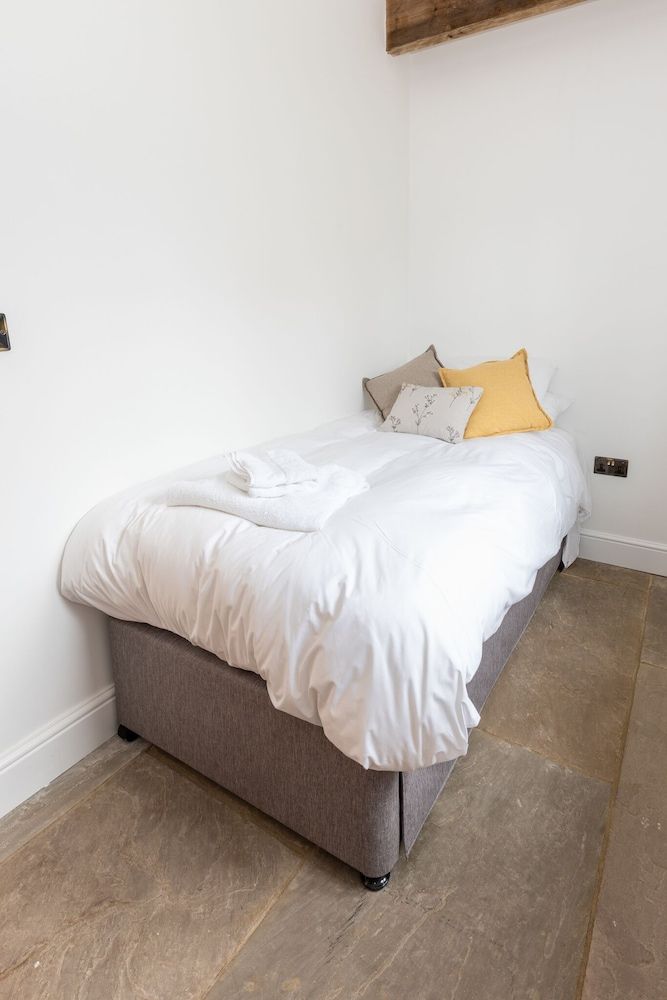 The Yard @ Pringle Farm Standard Cottage, Ensuite, Courtyard View (Premium three bedroom) 4