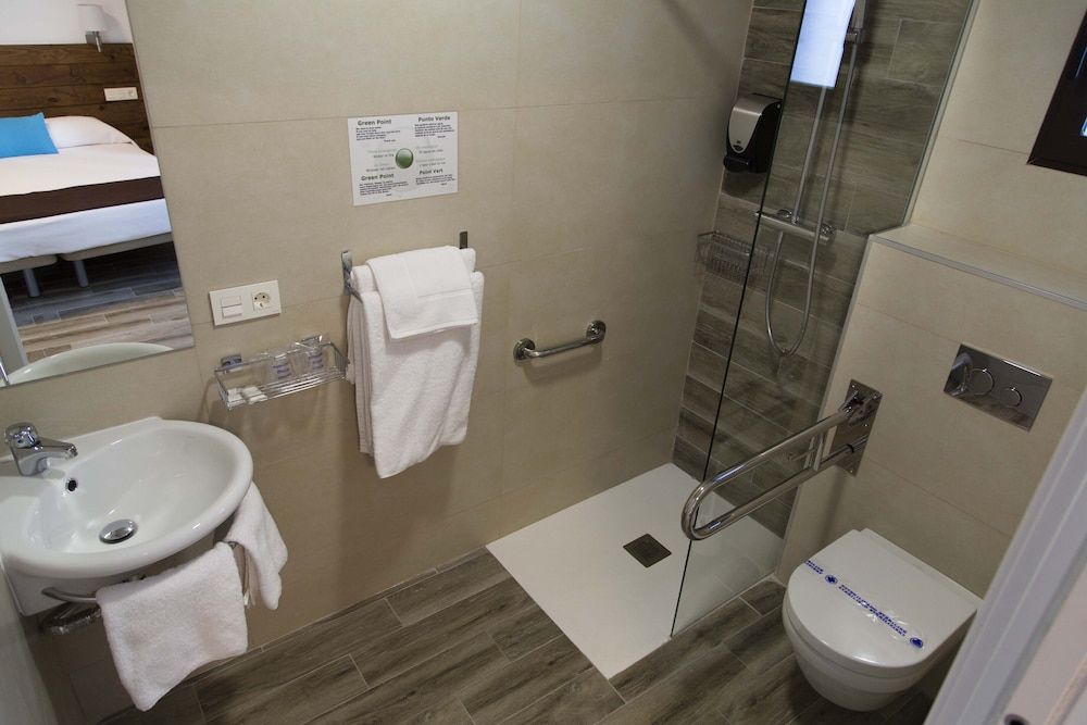 Hostal Casa del Mar Double or Twin Room, 1 Double or 2 Twin Beds, Accessible (1) 6