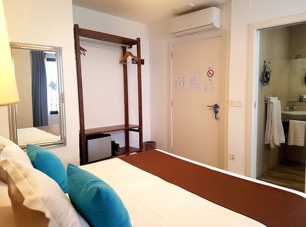 Hostal Casa del Mar Double or Twin Room, 1 Double or 2 Twin Beds, Accessible (1) 2
