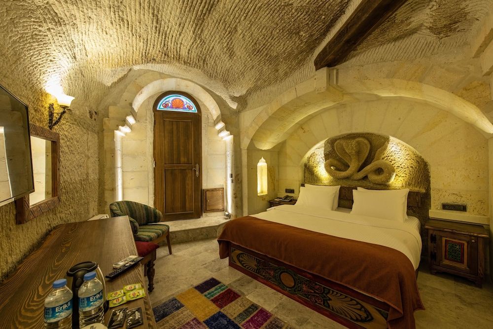 undefined Foremanson Cave Hotel 5