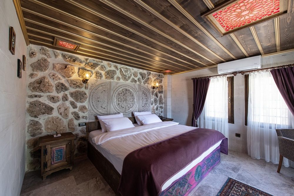 undefined Foremanson Cave Hotel 2