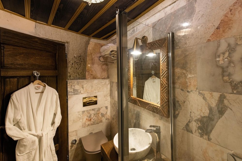 undefined Foremanson Cave Hotel 9