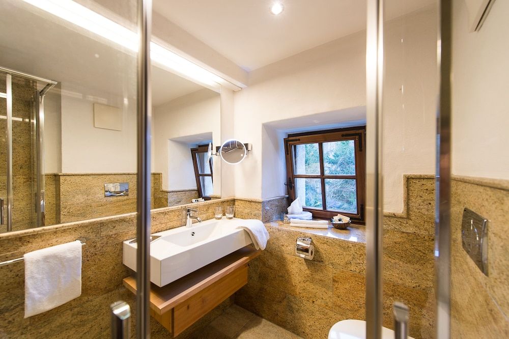 Schloss Prielau Hotel & Restaurants Standard Double Room 11