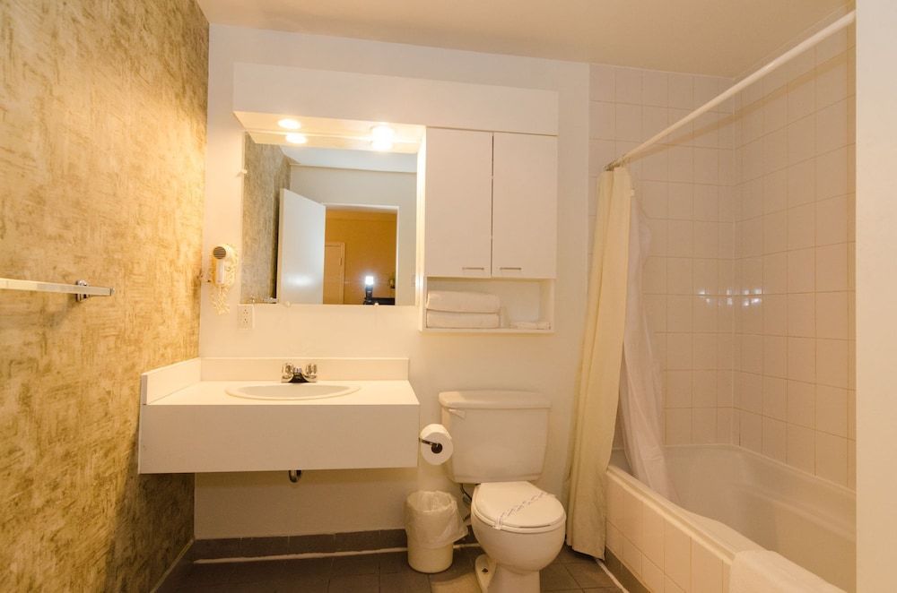 Hotel Dorion Signature Room, 2 Double Beds 9