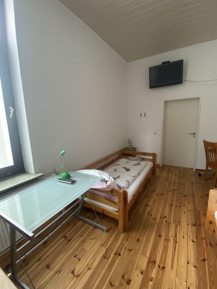 Hafen12 Economy Double or Twin Room, Shared Bathroom 2
