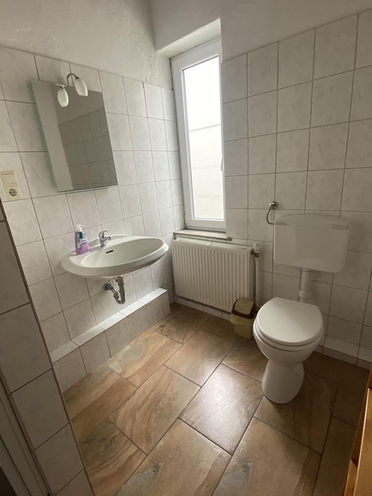 Hafen12 Economy Triple Room, Shared Bathroom 4