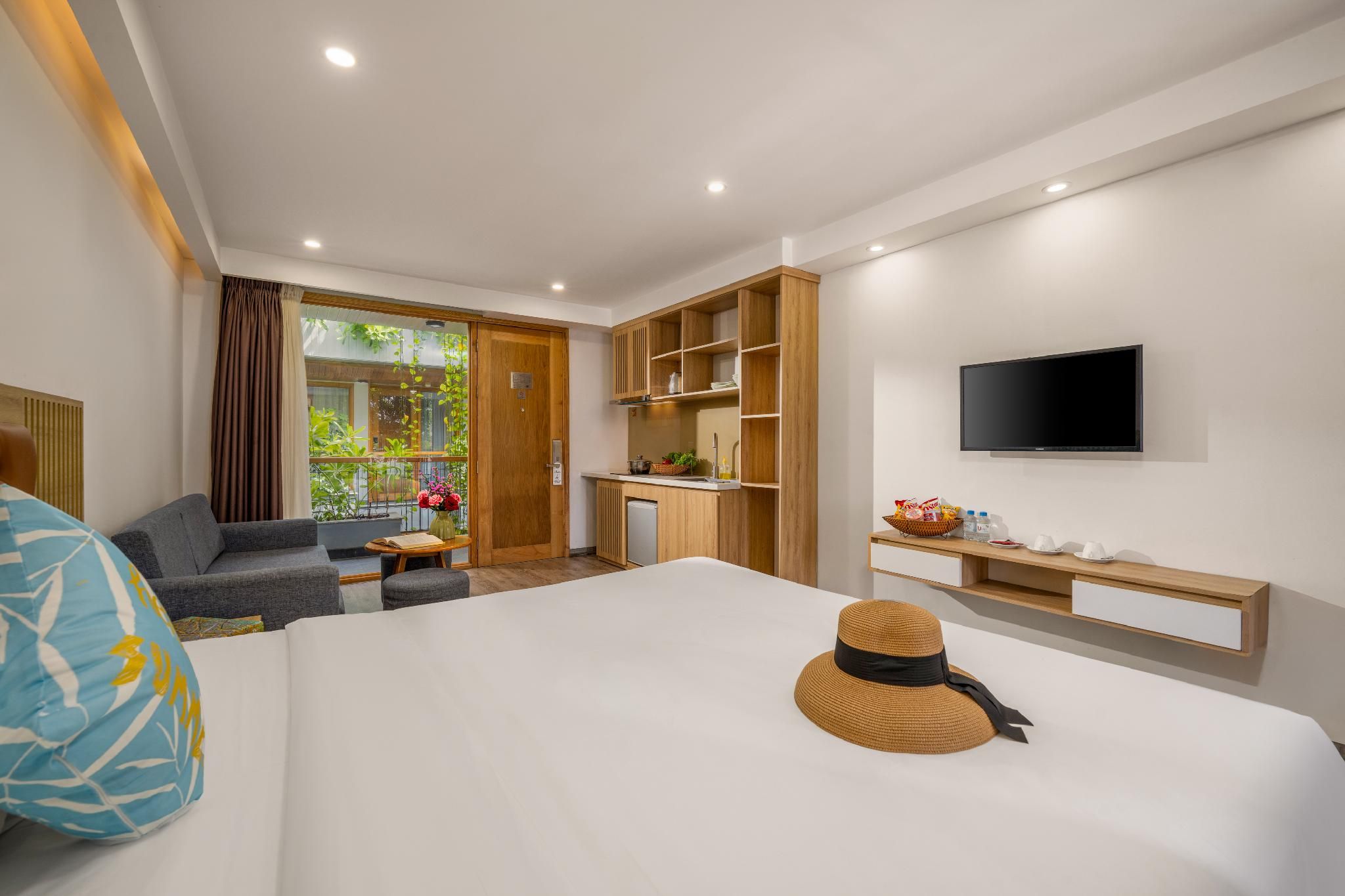 Lahome Boutique Villa and Apartment Studio with Balcony