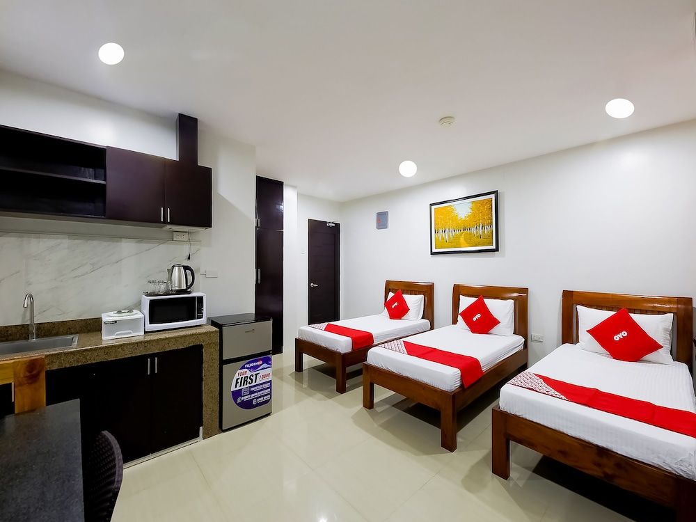 OYO 793 Dg Budget Hotel Standard Triple Room 4