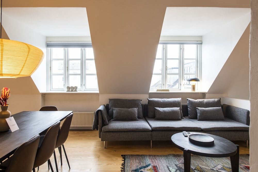 Town Hall Penthouse by Daniel&Jacob’s Superior Penthouse 44