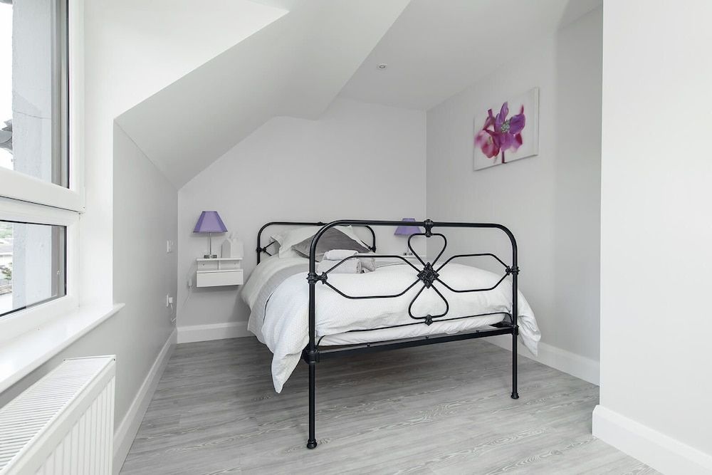 Classic Apartment, Private Bathroom, City View (3)