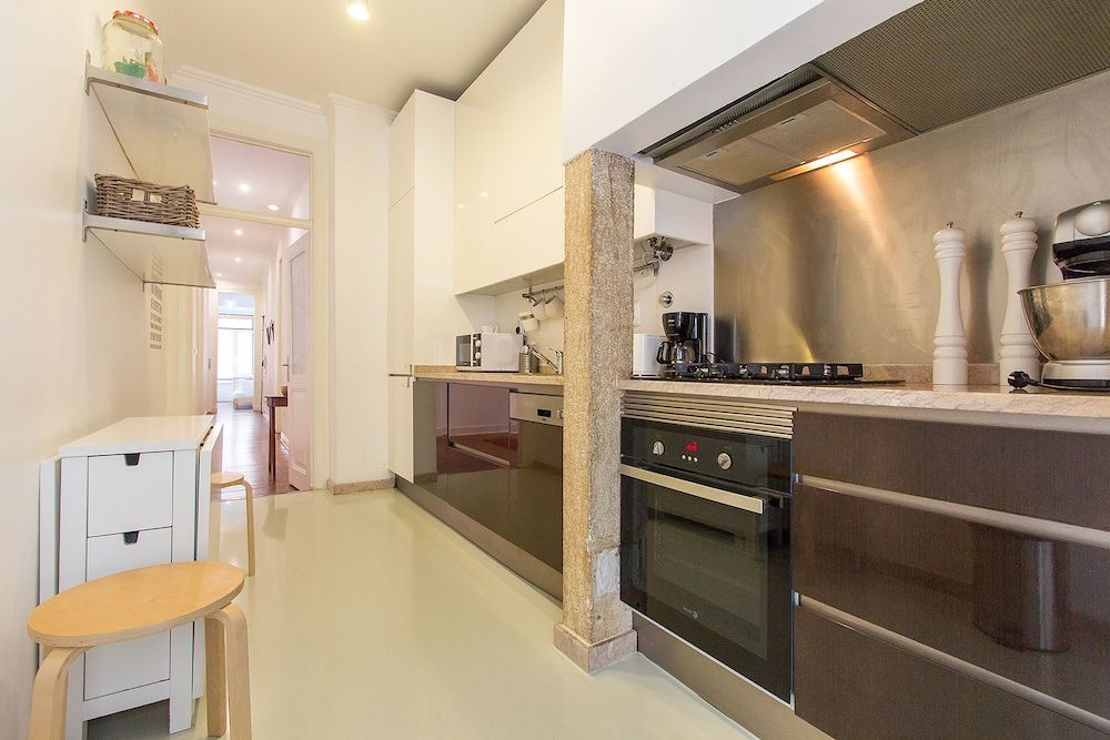 Spacious Tailor Made Bairro Alto Apartment, 3 Bedrooms 11