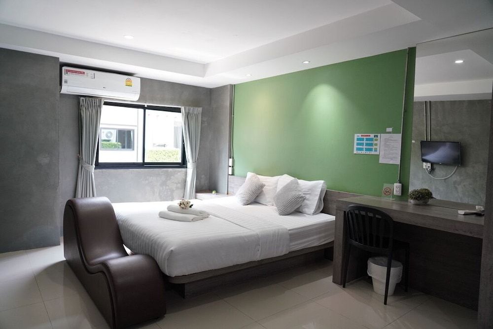 Matini Klong 1 Deluxe Double Room 4