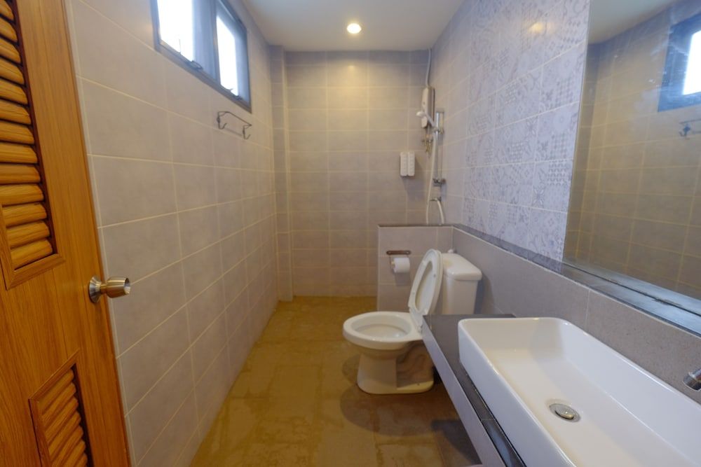 Matini Klong 1 Deluxe Double Room 11