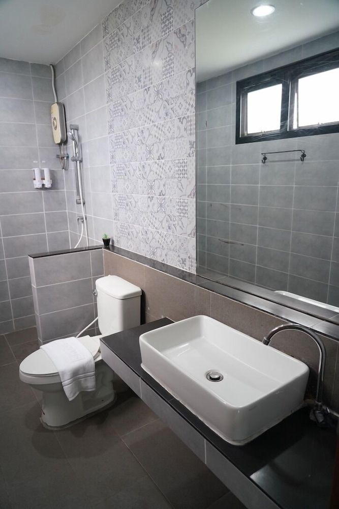 Matini Klong 1 Deluxe Double Room 12