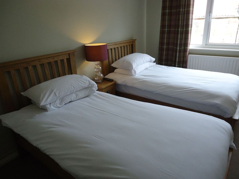 Royal Oak Hotel Twin Room, Ensuite (Roseberry)