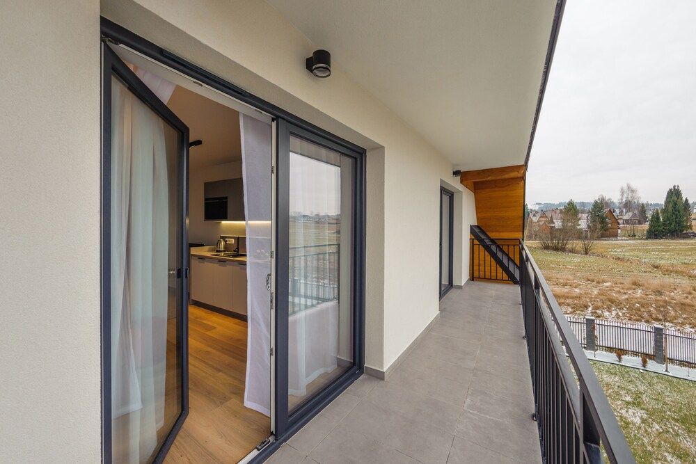 Studio (A19)
