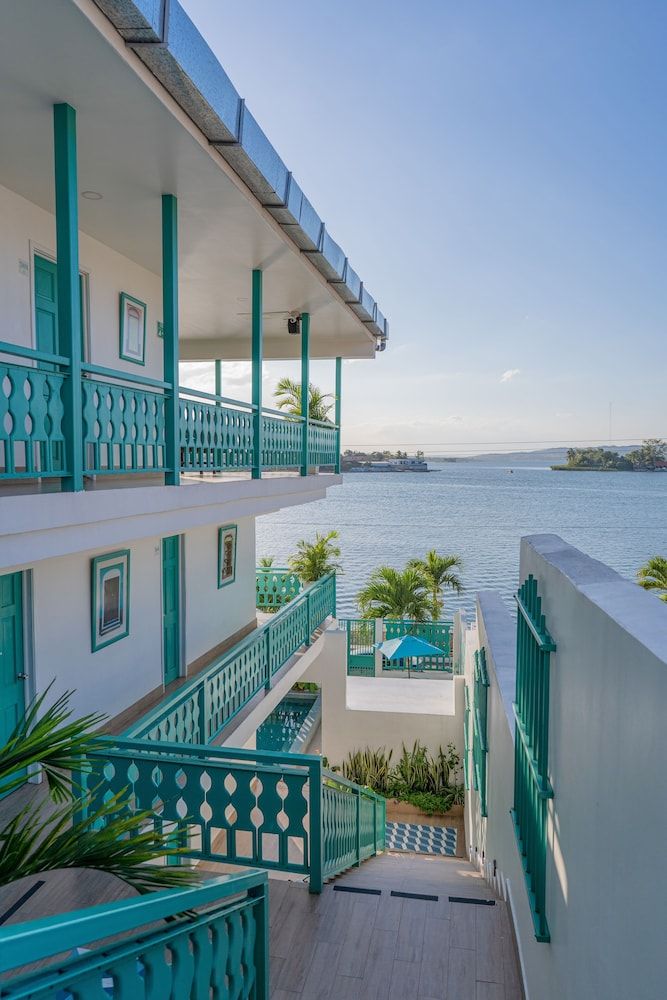 Handrails in hallways