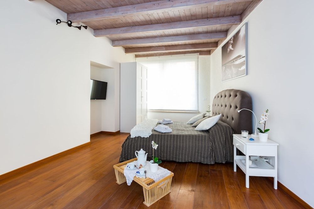 undefined The Royal Story