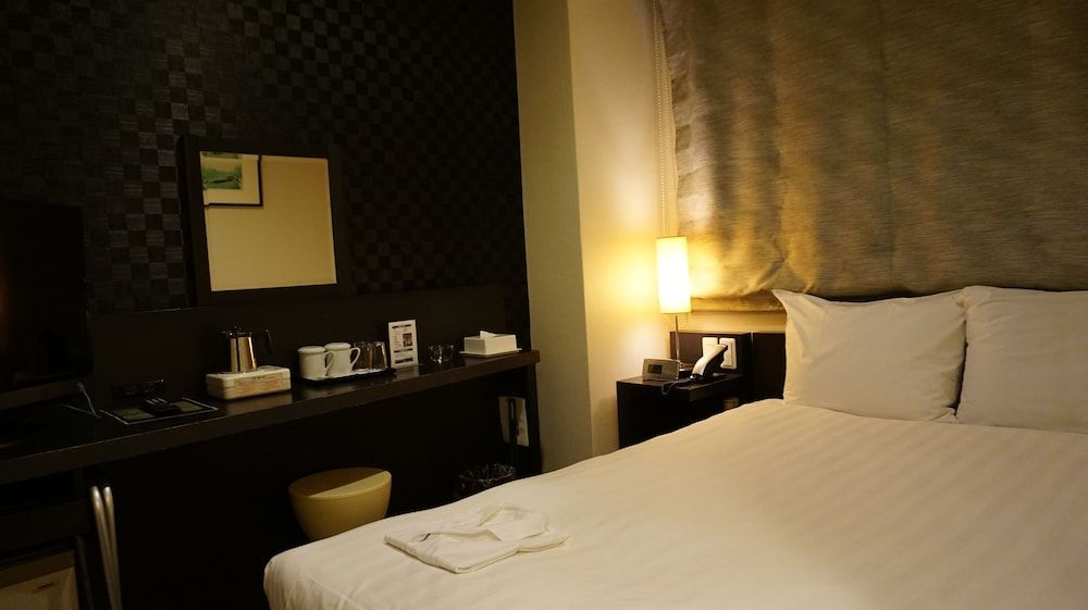 undefined Hamilton Hotel Black 2
