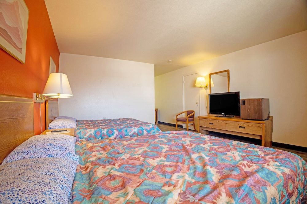 Holiday Motel, Lordsburg By OYO Room, 2 Queen Beds, Non Smoking 4