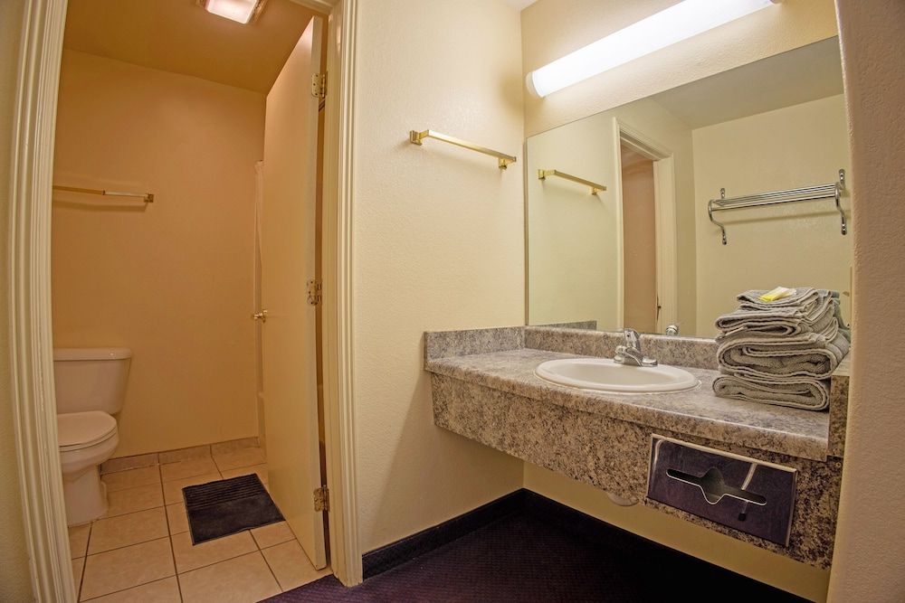 Holiday Motel, Lordsburg By OYO Room, 2 Queen Beds, Non Smoking 10