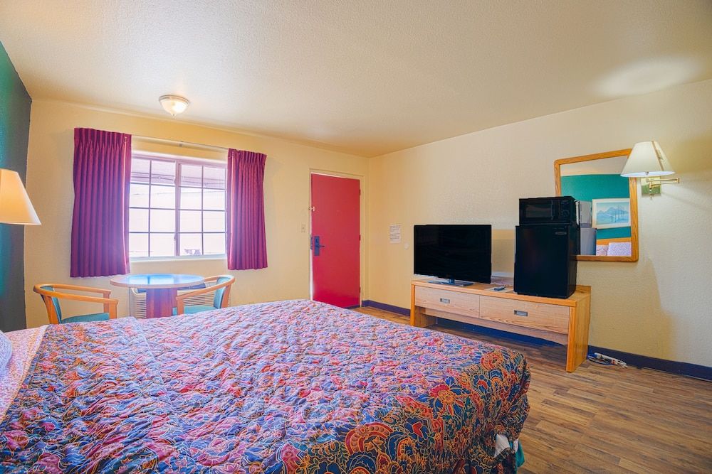 Holiday Motel, Lordsburg By OYO Room, 1 King Bed, Non Smoking 2