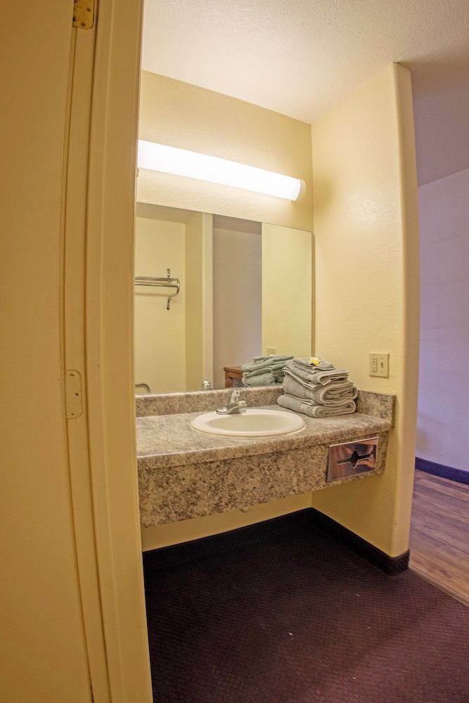 Holiday Motel, Lordsburg By OYO Room, 2 Queen Beds, Non Smoking 9