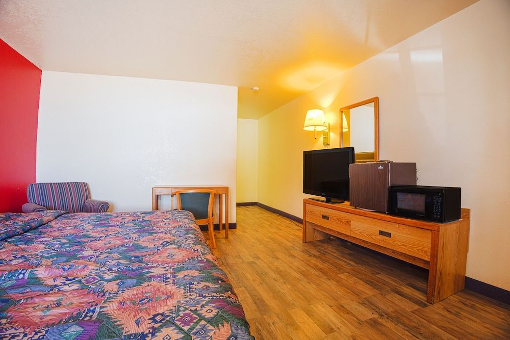 Holiday Motel, Lordsburg By OYO Room, 1 King Bed, Non Smoking 6