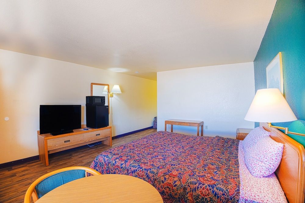 Holiday Motel, Lordsburg By OYO Room, 1 King Bed, Non Smoking 5