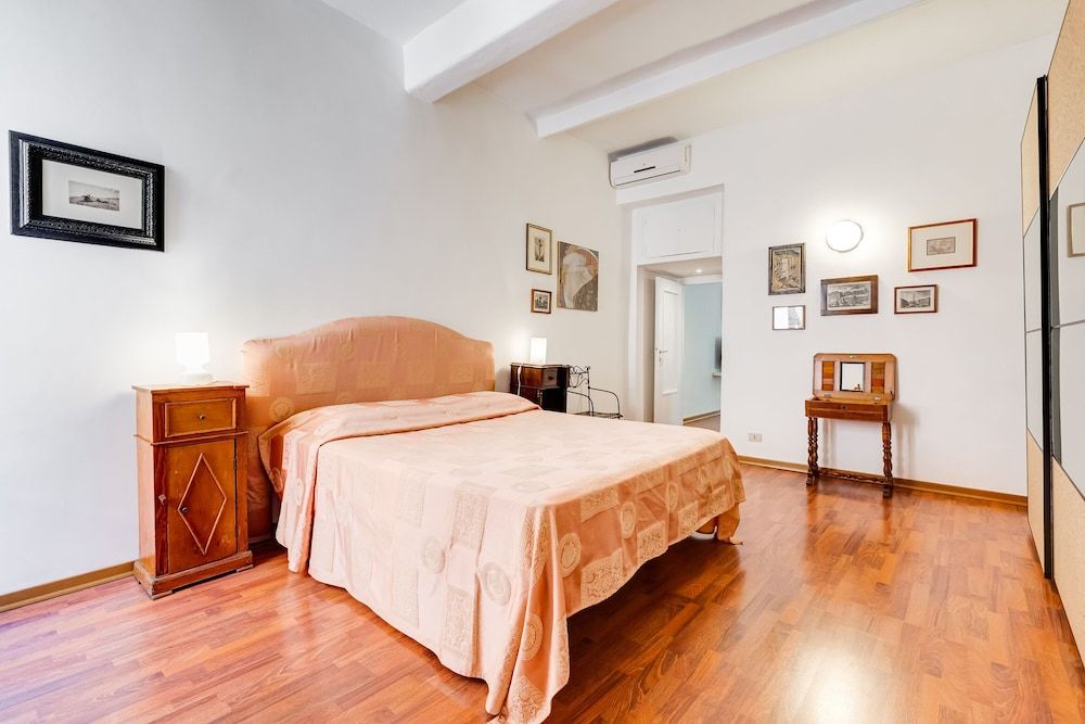 undefined Borgo Vittorio near Saint Peter's square 8