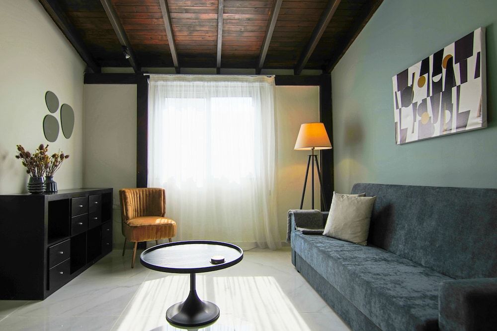 undefined Phaedrus Living: City View Luxury Flat Harbour 03