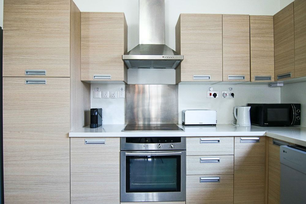 undefined Phaedrus Living: City View Luxury Flat Harbour 03 6
