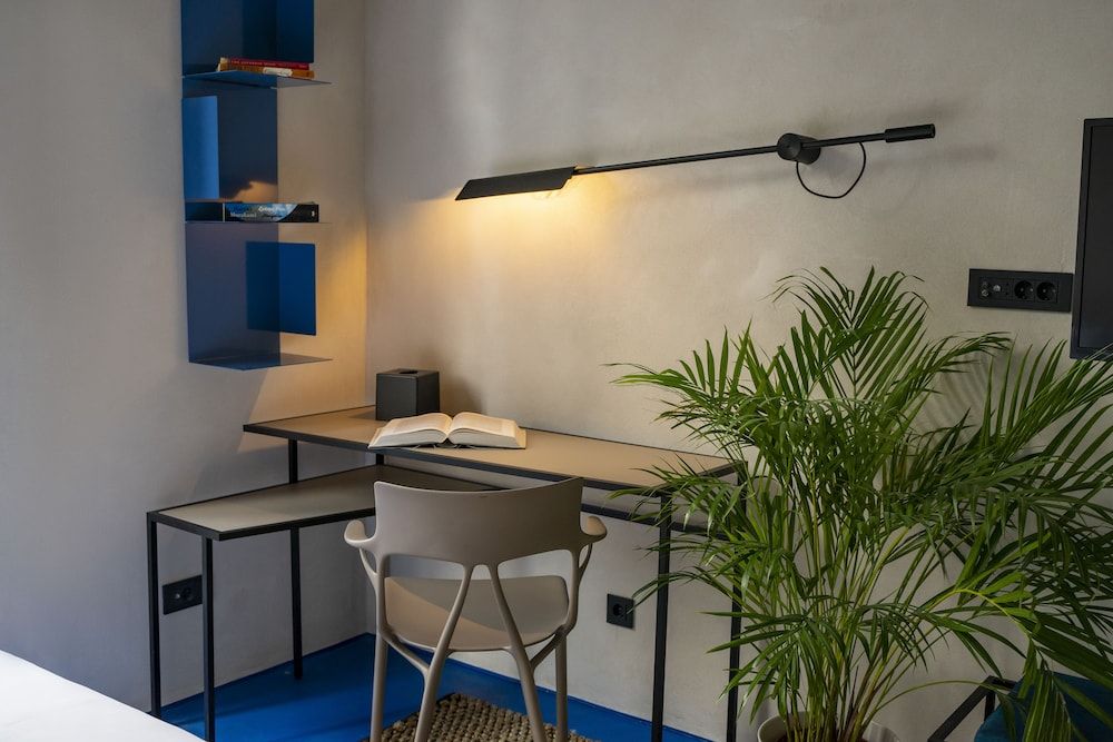 Moro Inn Room, 1 Queen Bed 7