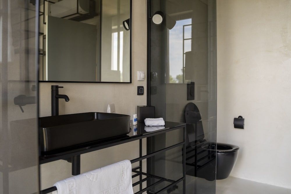 Moro Inn Room, 1 Queen Bed, Patio 6