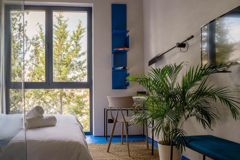 Moro Inn Room, 1 Queen Bed 6